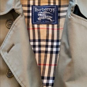 VINTAGE BURBERRYS TRENCH